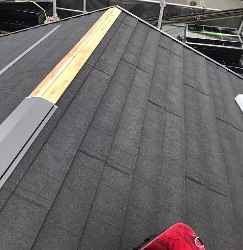 スレート屋根から横暖ルーフを使った屋根カバー工事を行いました！川口市屋根カバー工事　横暖ルーフαｓ　ニチハ　センタールーフ　スレートボロボロ　ガルバリウム鋼板　